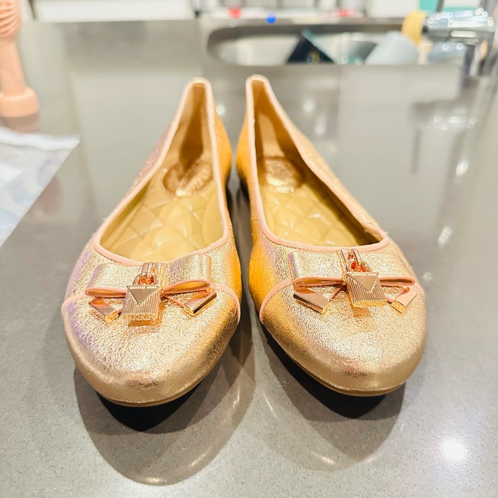 Michael Kors Rose Gold Metallic Ballet Flats w/ Logo Bow Detail Women’s Size 8.5